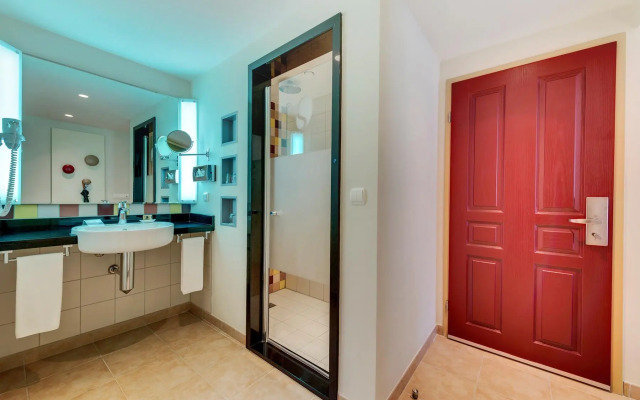 Robinson Camyuva - Adults only