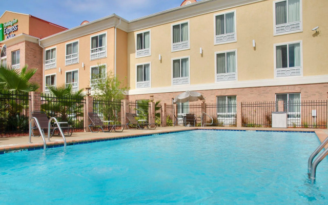 Holiday Inn Express & Suites Alexandria by IHG