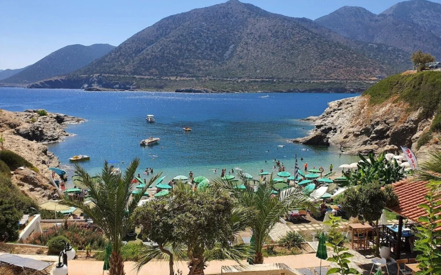 Evita Studios & Apartments