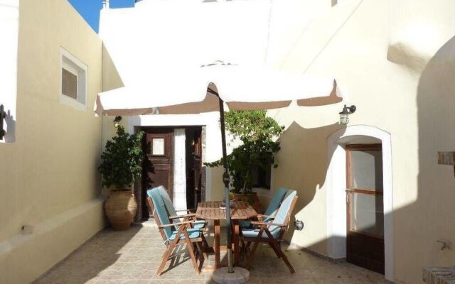 Iridanos Cave House
