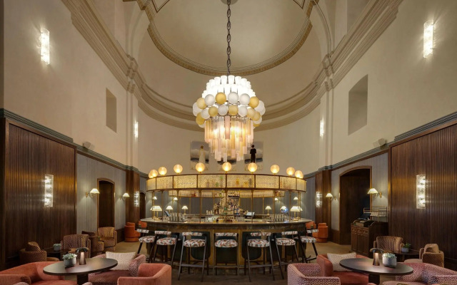 Stradom House, Autograph Collection