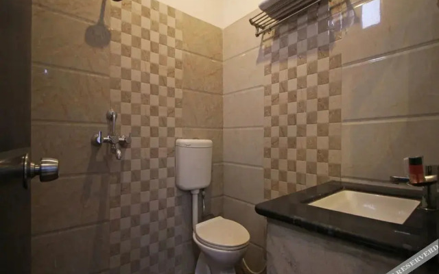 Hotel Raj by OYO Rooms