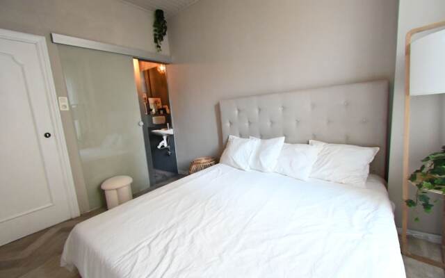 Up too 8- 10 Persons Stay in Antwerp