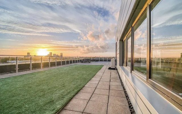 Salford Duplex Apartment - Near City Center