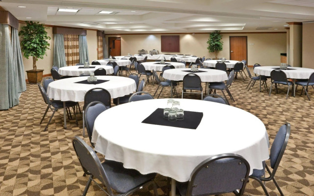 Holiday Inn Express & Suites Nampa - Idaho Center by IHG