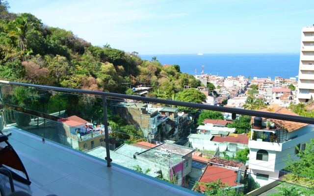 Condo Torre Diamante 305 by MDR