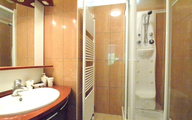 Modern Holiday Home in Waulsort with Terrace