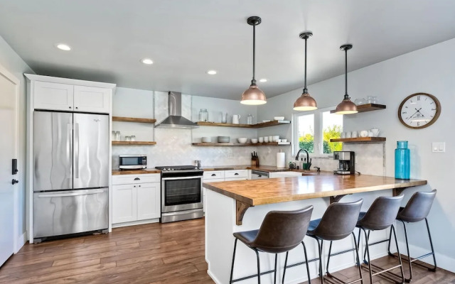 Immaculate 3 BDR in Oceanside Private Pool & Spa