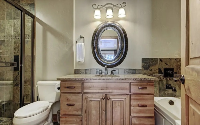 Lofty Fox Villa by RedAwning