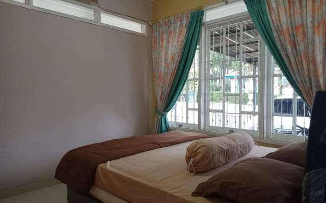 Villa Kota Bunga Azalea