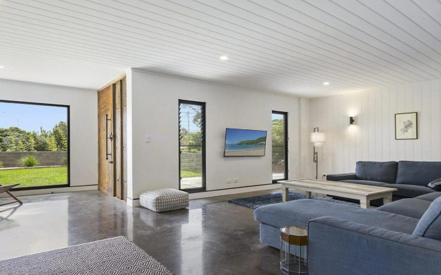 Horizons at Currarong - architecturally designed beach house