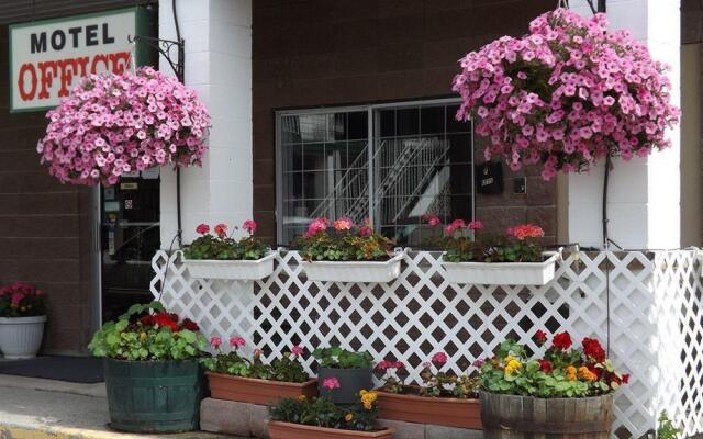 Kootenay Country Inn