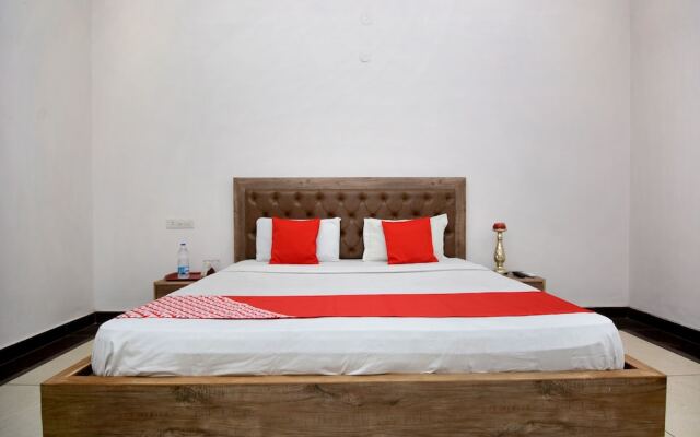 OYO 31031 Ds Royal Guest House