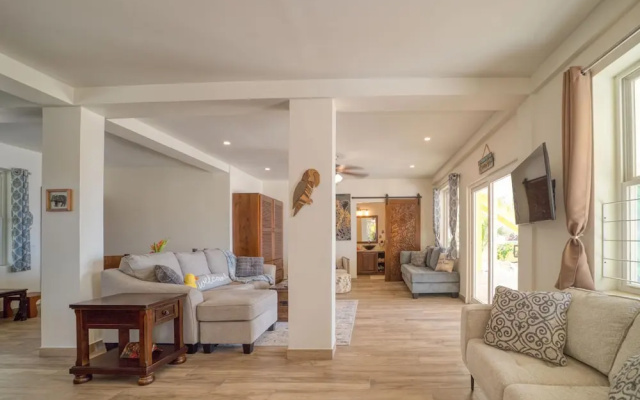 Lucky Duck Villa - Huge Beachfront Pool and Pier