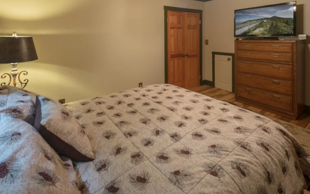 Hidden Creek Cabin Apartment