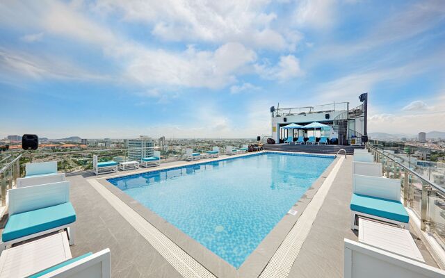 Yarra Ocean Suites Danang