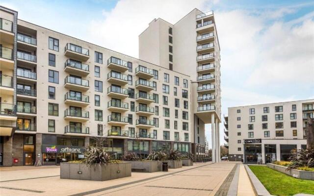 Woking Stylish and Modern 2 bedroom Apartment