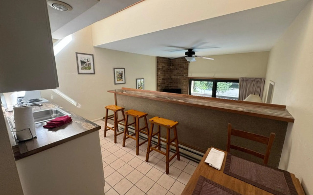 Shadow Mountain Lodge