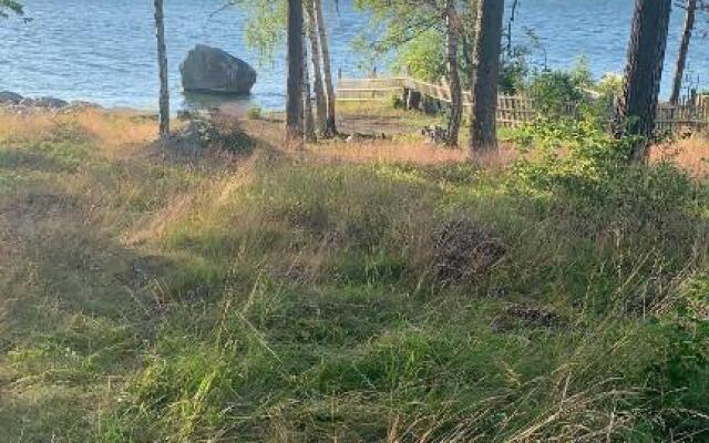 Charmig stuga av rustik stil i Stockholms område