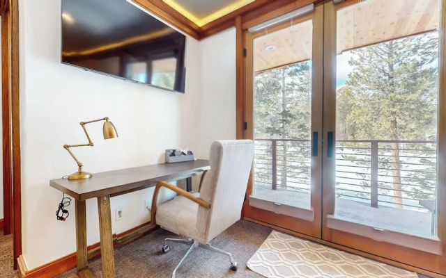 Obsidian Ski & Golf Villa 3 Bdr, Prime Location!