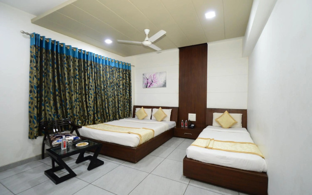 Crimson Park Shripriya Hotel – Guest Rooms – Nathdwara