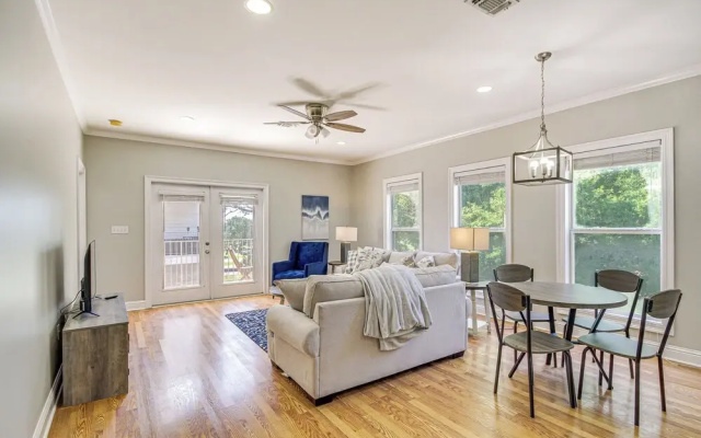 Bright Biloxi Condo: Walk to the Beach!