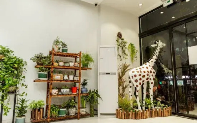 Snail House Hotel (Luoyang Railway Station David World Branch)