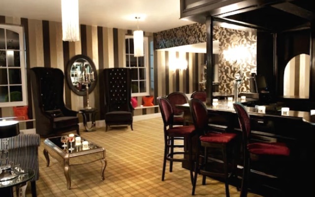 East Close Hotel