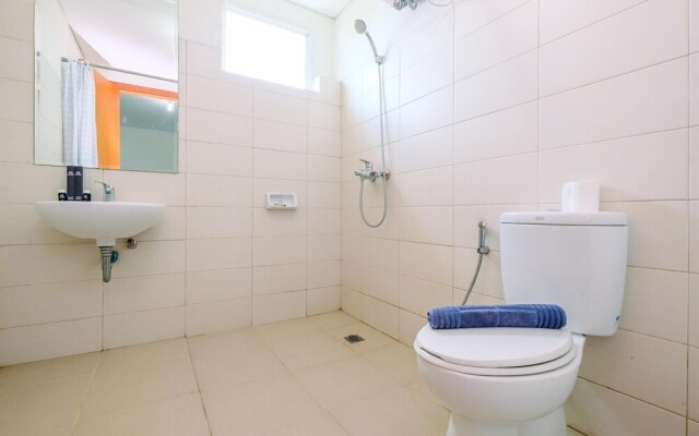 Comfy And Tidy 2Br Apartment At Woodland Park Residence Kalibata