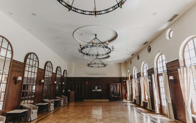 Mokrice Castle Estate