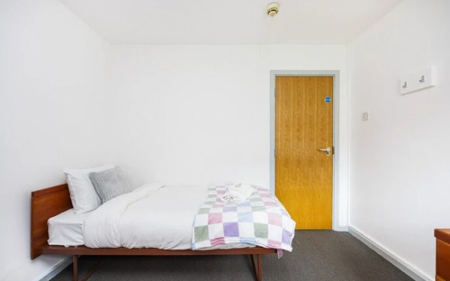 Vibrant Rooms NOTTINGHAM - SK