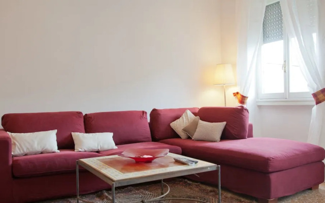 Rental in Rome Pateras Balcony Apartment