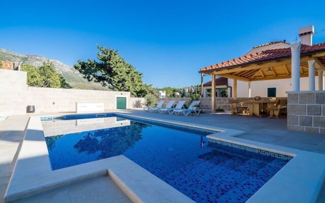 Residence & Pool Villa Schwarz Suites