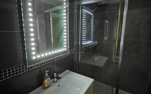 SnoozeDen Westmead – Windsor Castle & Legoland