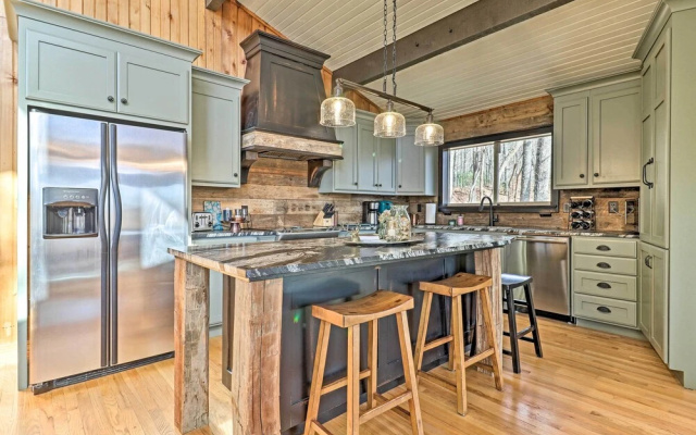 Rustic-chic Sapphire Home w/ Wraparound Decks