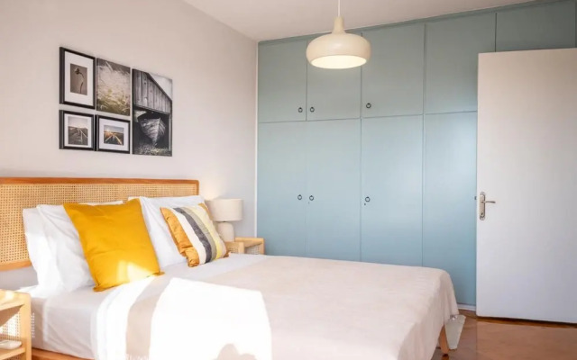 Sleek Flat With Sea View Balcony 2 min to Coast