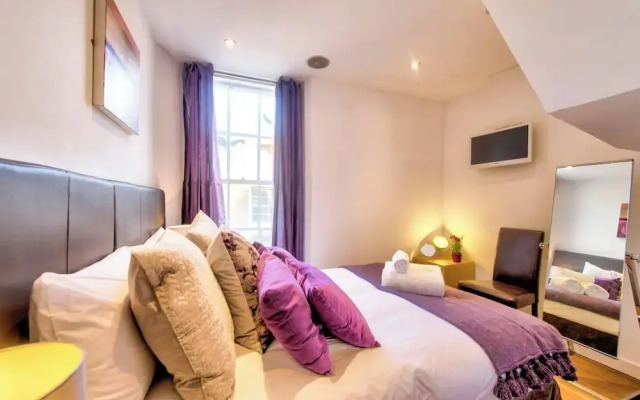 JOIVY Quiet Mews Street Apartment in the Heart of Edinburgh