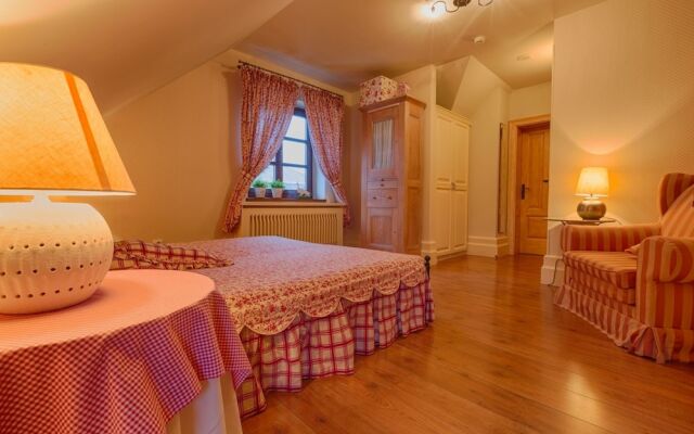 Villa Rosa Restaurant & Pension
