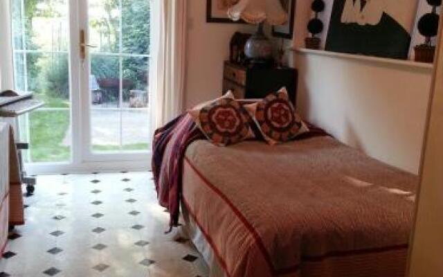 Folly Studio Bed & Breakfast