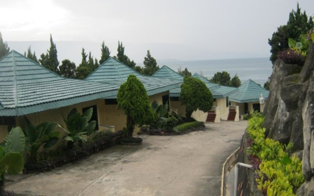 Danau Toba International Cottage