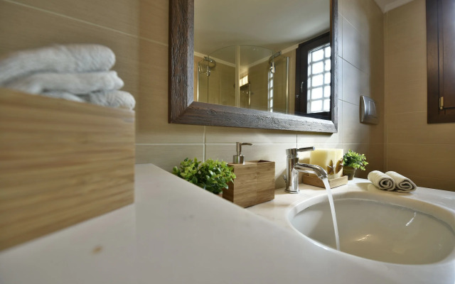 KARYATIS LUXURY MAISONETTE by K&K