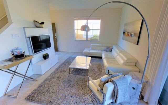 541 Las Fuentes Drive