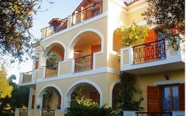 Kavos Psarou Studios and Apartments