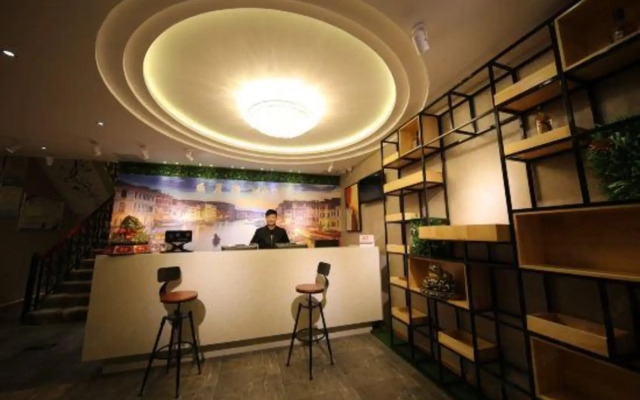 Xinzheng Venice Fashion Hotel (Xinhua Road Zhonghua Road)
