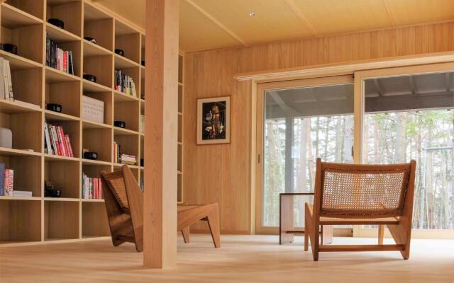 Shishi Iwa House