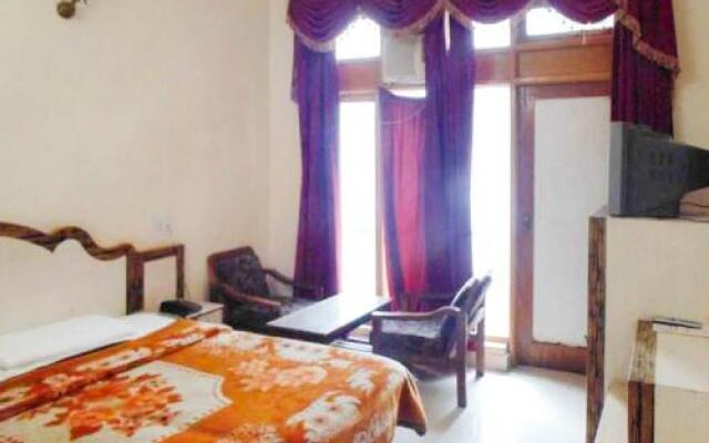 1 BR Guest house in Katra (A8FE), by GuestHouser