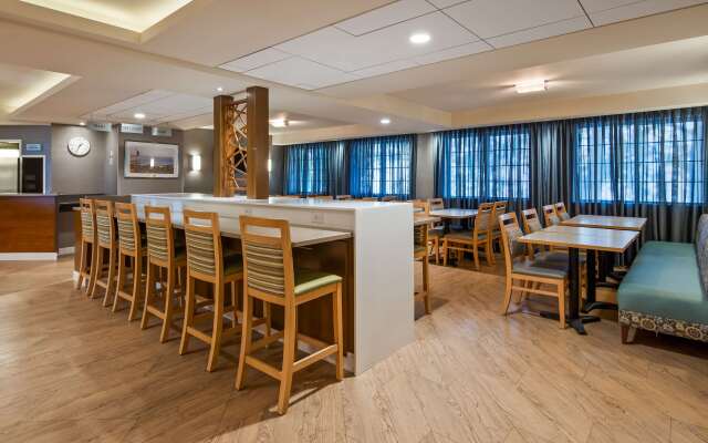 Best Western West Towne Suites