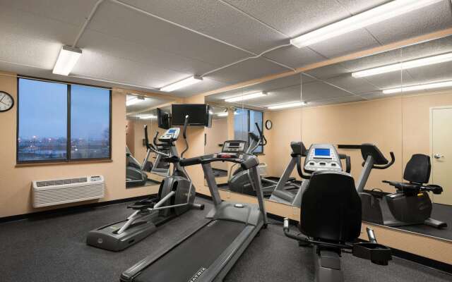 Days Hotel by Wyndham University Ave SE