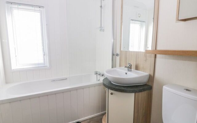 Superb detached lodge located on Skipsea Sands