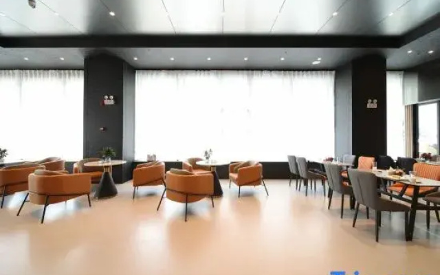XIYA Qiya Hotel (Liupanshui High-Speed Railway Station People's Square)